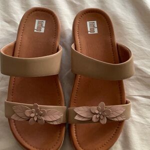 Fitflop Tan and Pink Sandals Minimalist DesignThey are brand new never used